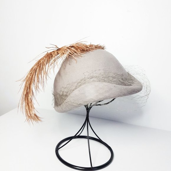 1960s Grey Wool Feather Hat, Mid-Century Grey Andre Designer Wool Hat - Picture 5 of 10